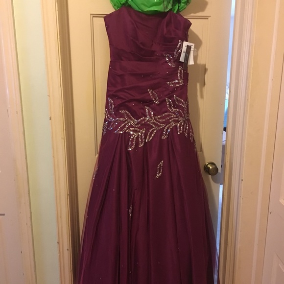 Dresses & Skirts - Dress